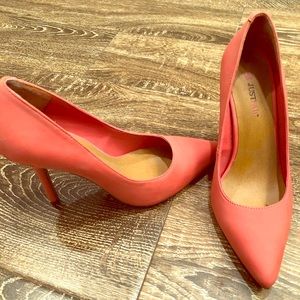 Apricot colored pumps